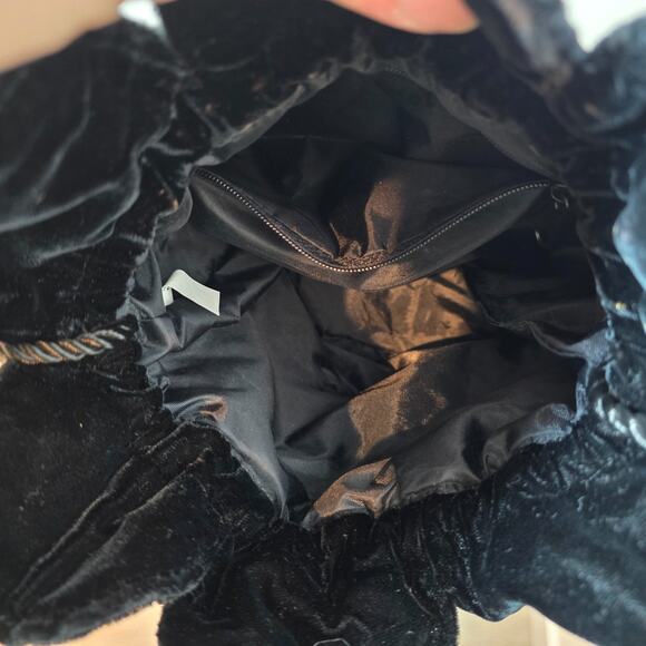 Vintage Black Velvet Bucket Bag Drawstring Gold Teddy Bear Charm Shoulder bag - Picture 7 of 8